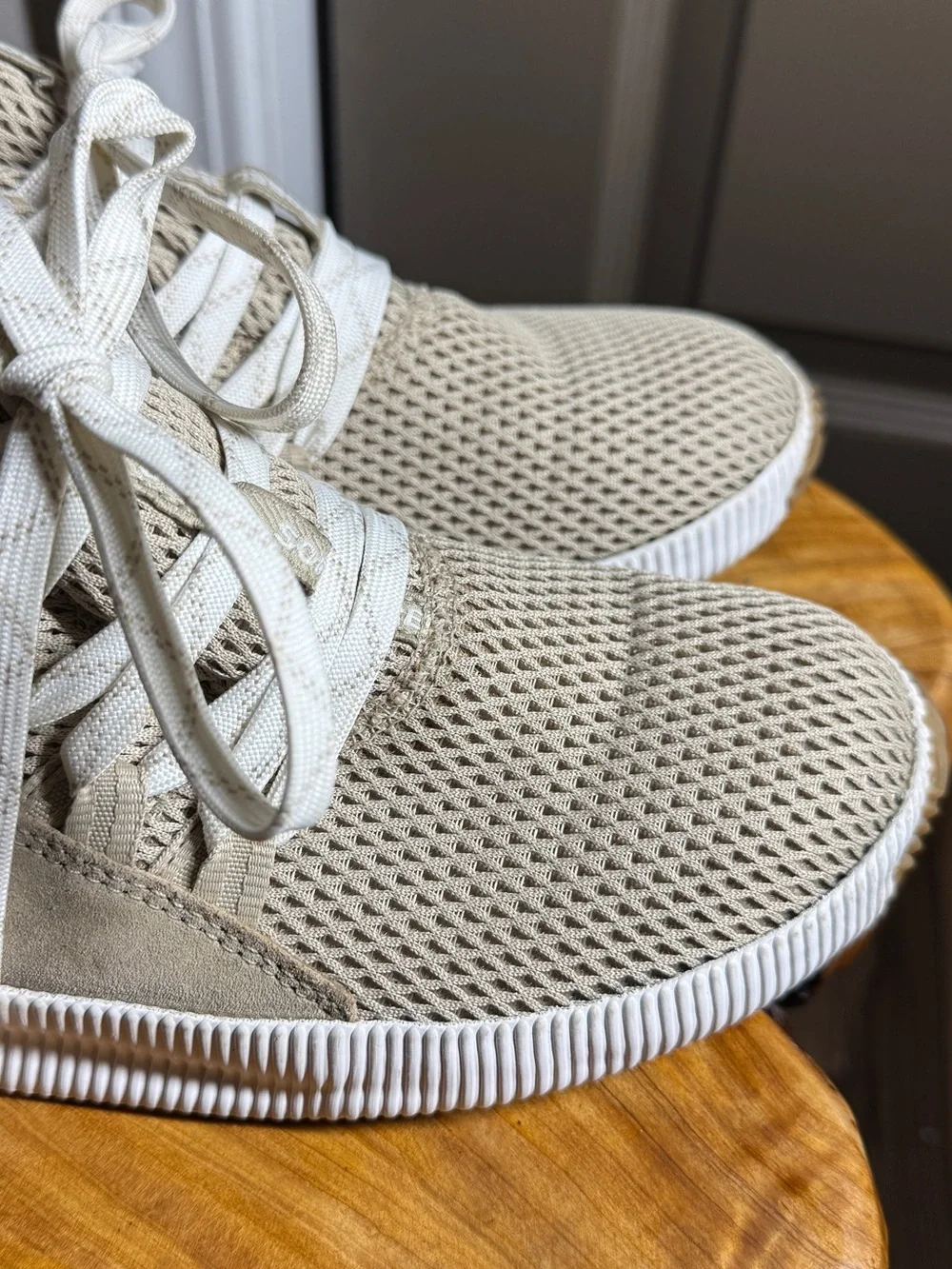 Sorel Women's Out 'N About Plus Waterproof Lace Sneakers Tan/White Mesh Sz. 6.5 - Picture 7 of 16